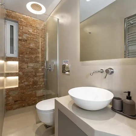 Minimal With Balcony In Athene