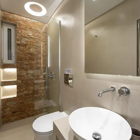 Apartment Minimal With Balcony In Pagrati, Athens