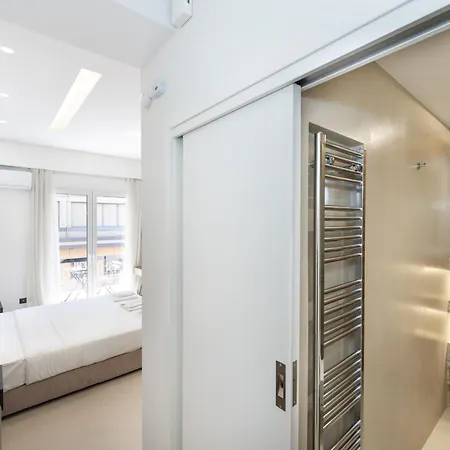 Apartment Minimal With Balcony In Pagrati,