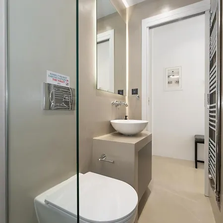 Minimal With Balcony In Pagrati, Athens