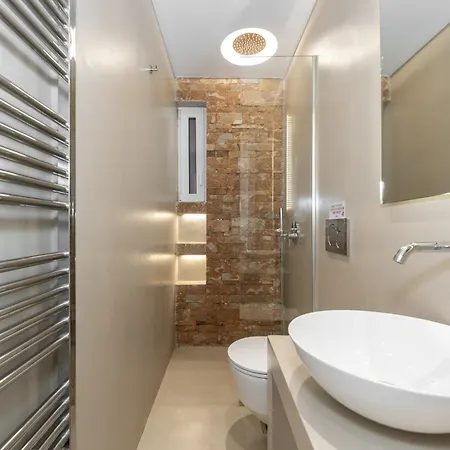 Minimal With Balcony In Pagrati, Athens